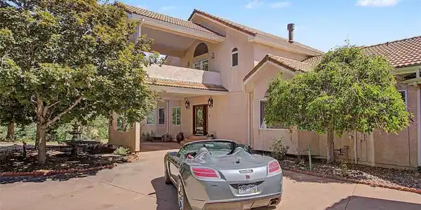 Image 3: Driveway Image 3: Driveway