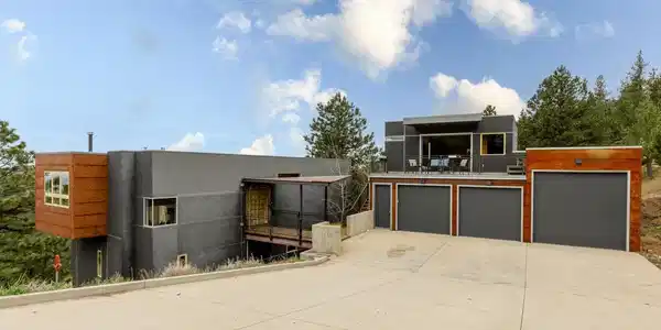 Image 2: Welcome home to this incredible property in the hills. Image 2: Welcome home to this incredible property in the hills.