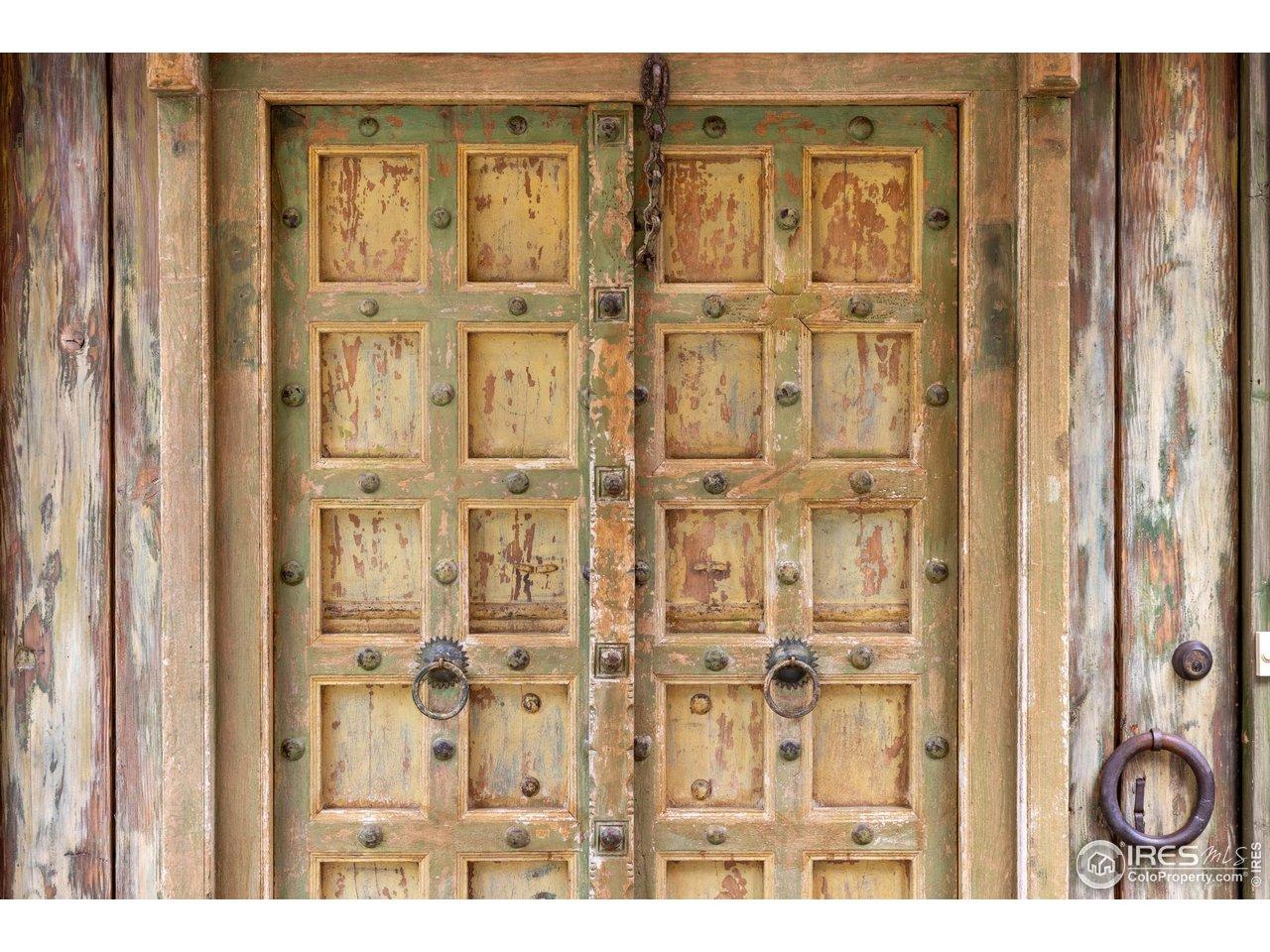 Image 4: Front door detail.