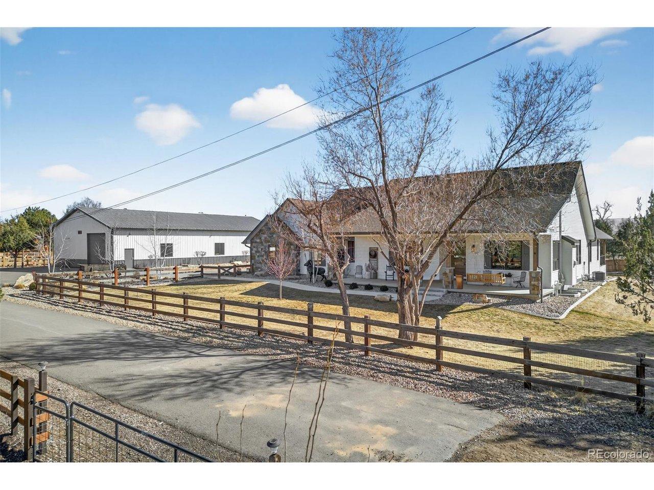 Image 2: 1 acre homesite that offers everything!