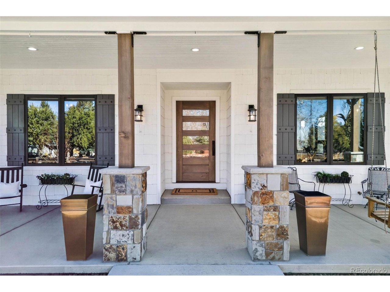 Image 4: Stunning entrance.