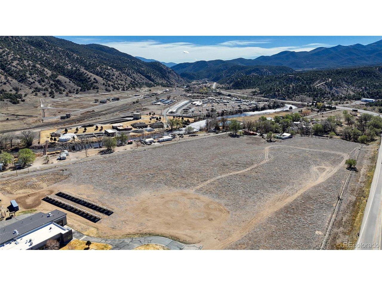 Image 2: Well-positioned between US Hwy 50 and river frontage road, CR 105