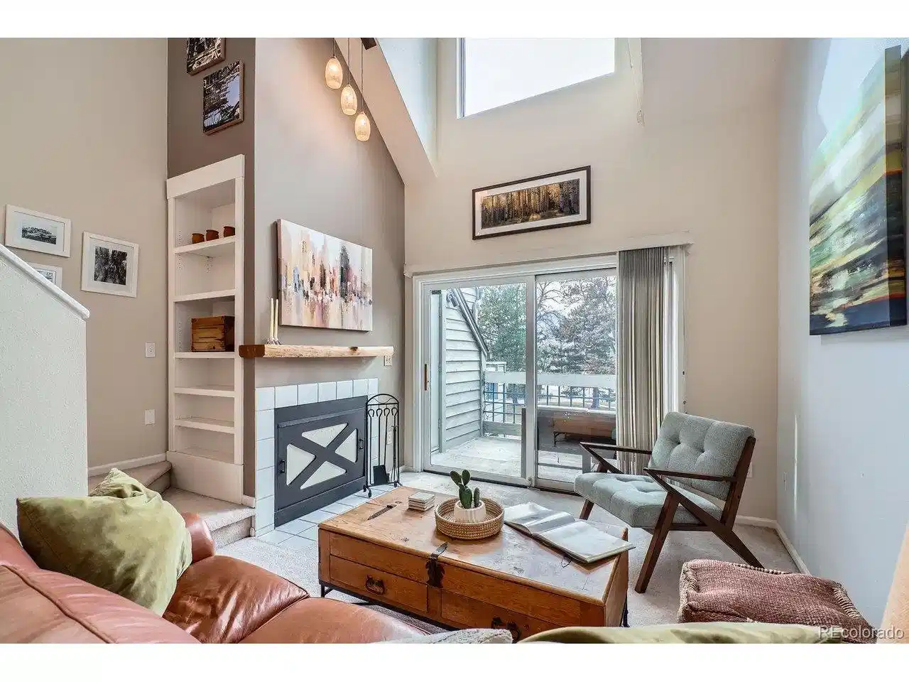 Image 1: Living area view 1