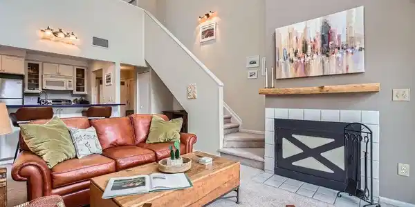 Image 3: Living area view 2