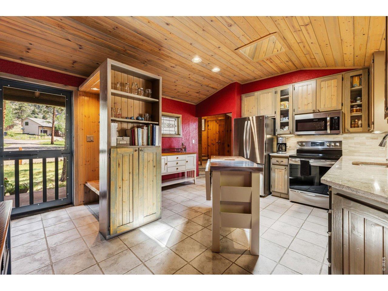 Image 4: Smart renovations have been made to the kitchen Image 4: Smart renovations have been made to the kitchen