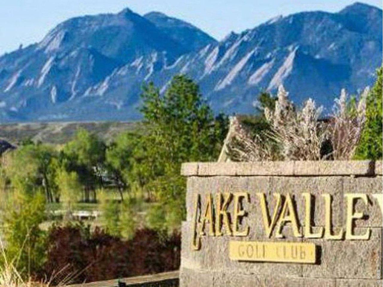 Image 4: Low HOA, High Amenities. Flatiron views from the Master during winter and views of the Gold Course year round.