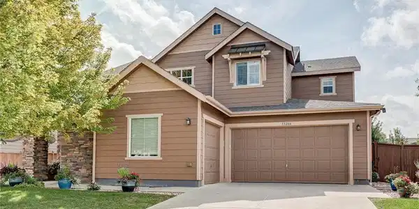 Image 2: Three car garage Image 2: Three car garage