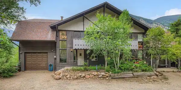 817 Valley View Dr