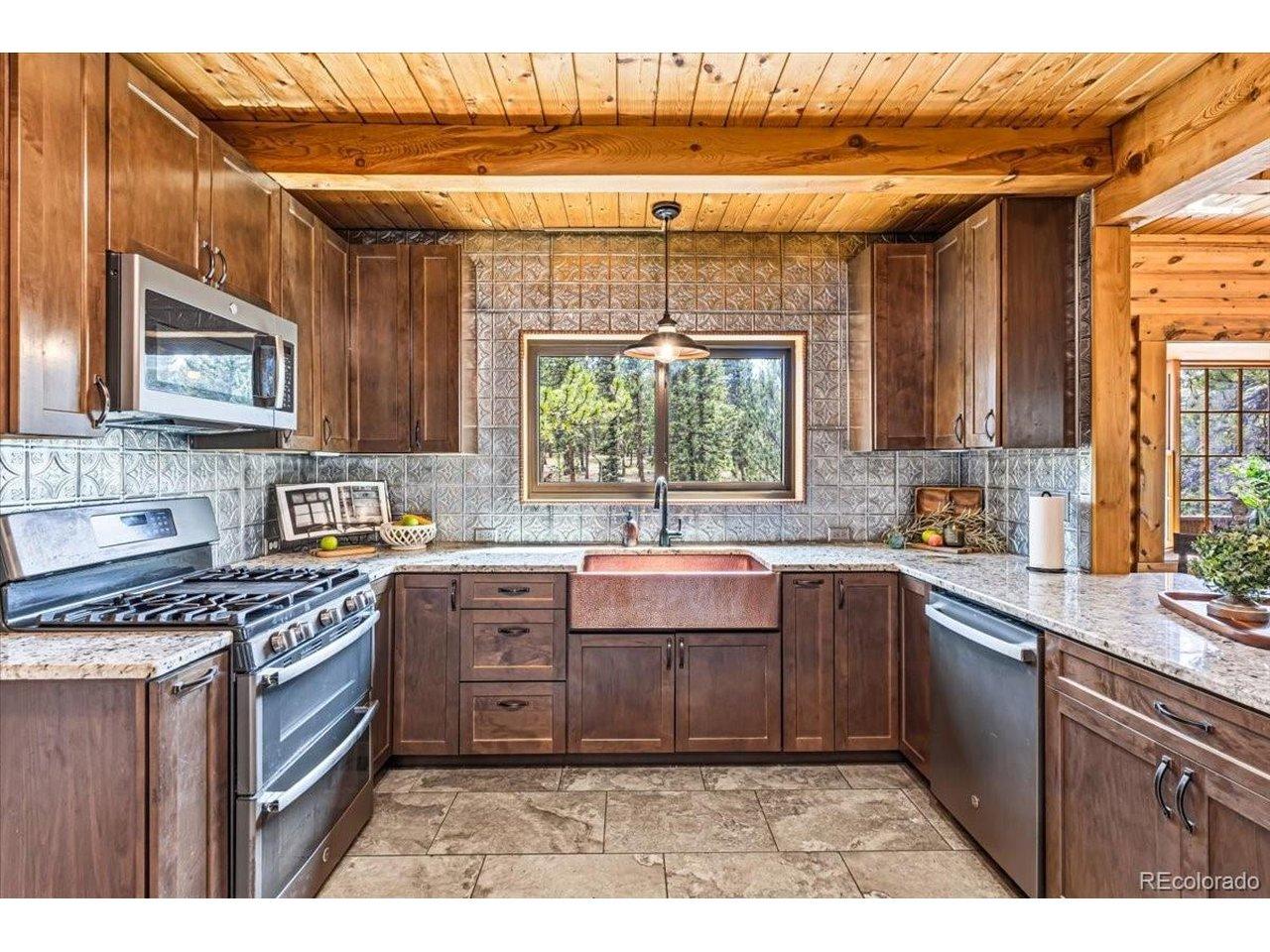 Image 4: Metal backsplash.