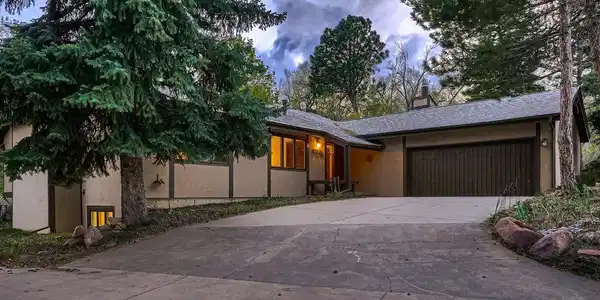 900 Poplar