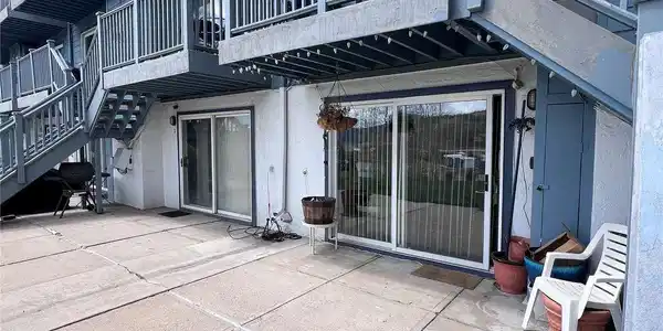 330 E La Bonte St