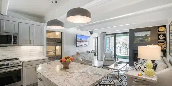 220 E La Bonte St