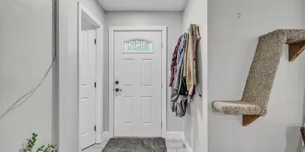 Image 3: Front entry Image 3: Front entry