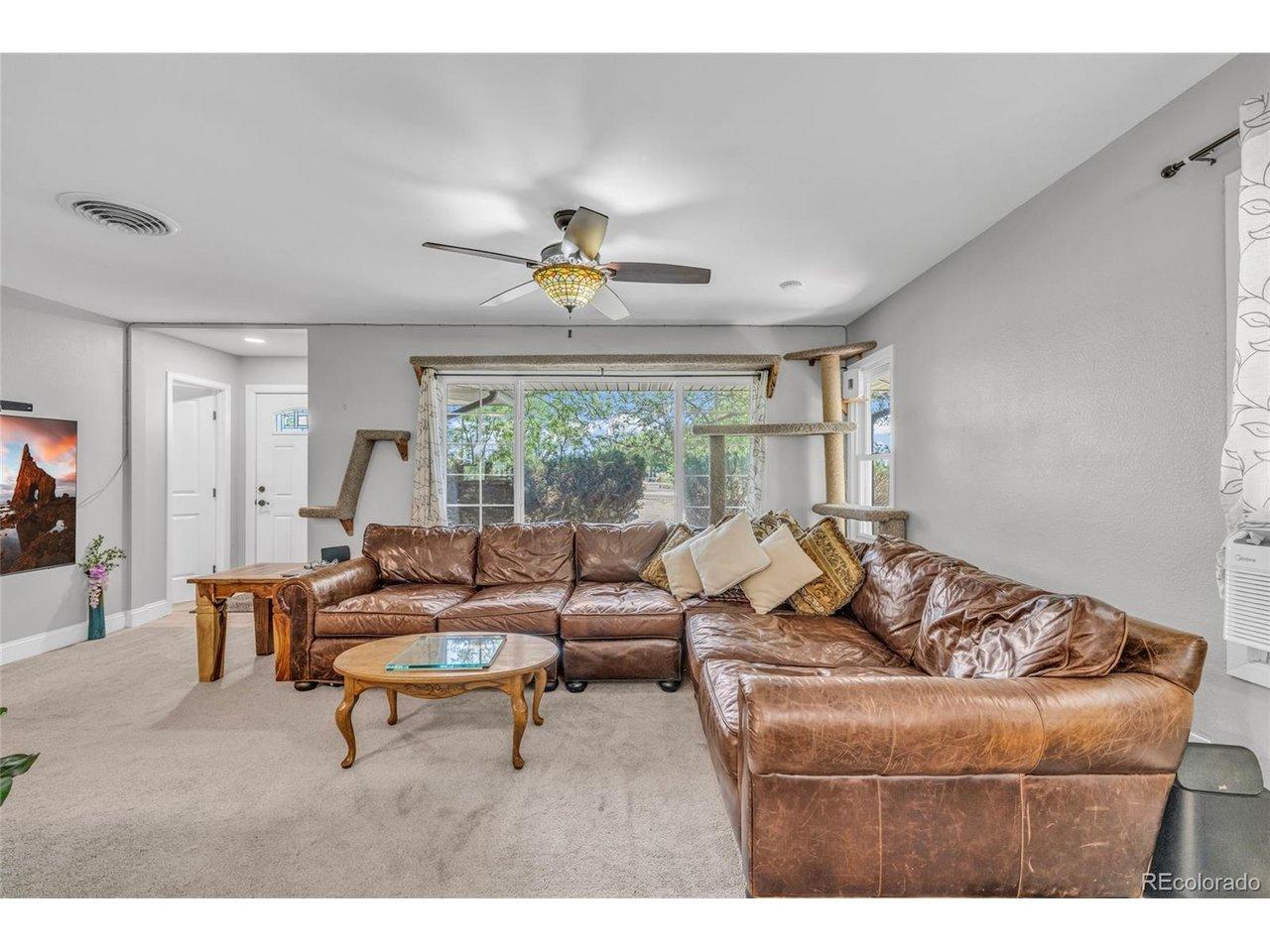 Image 4: living room Image 4: living room