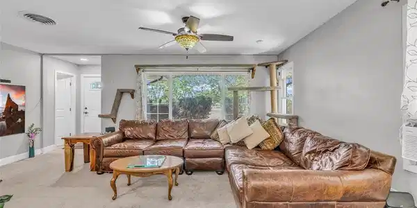 Image 4: living room Image 4: living room