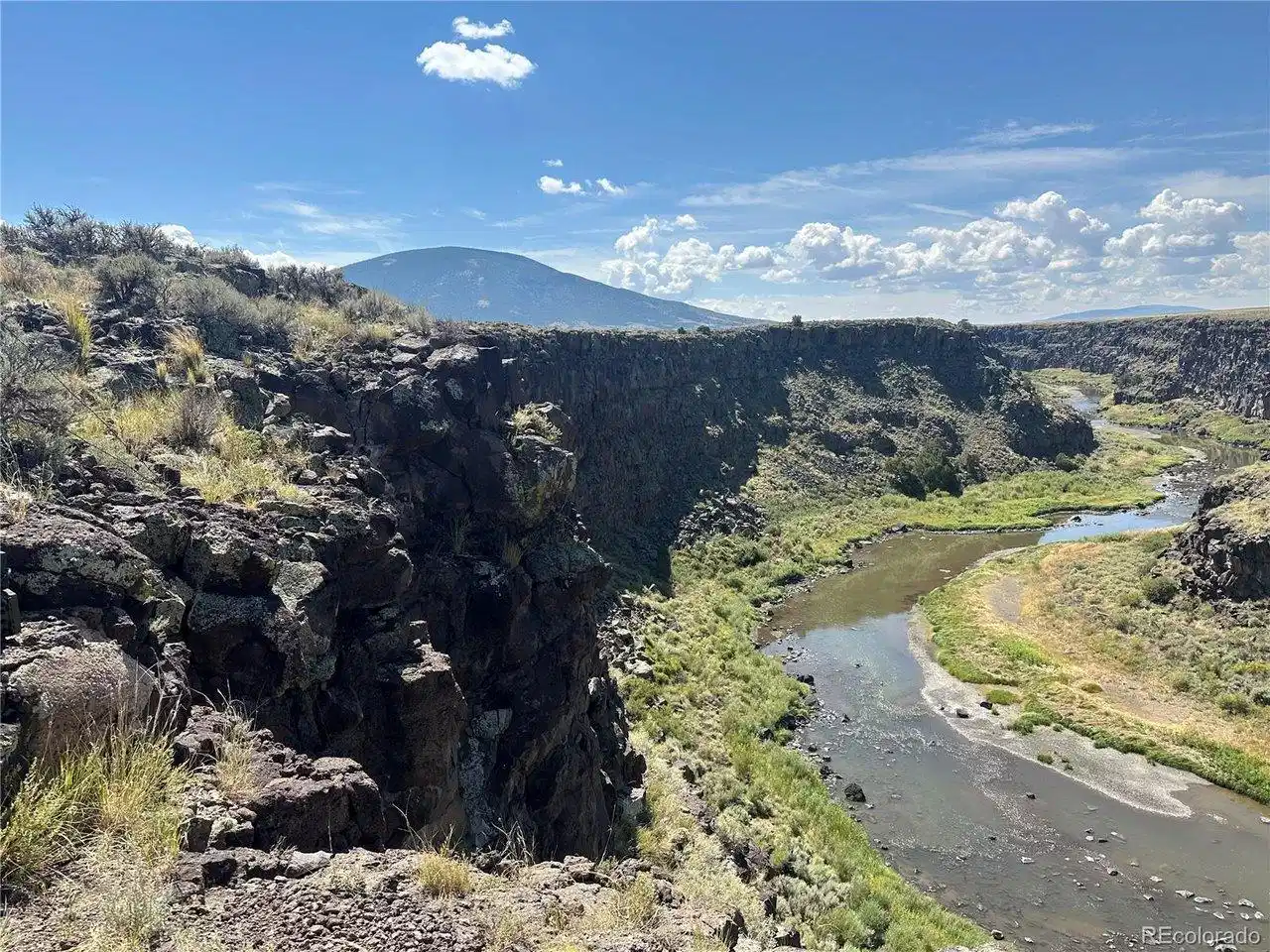 Image 1: Stunning Riverside Property on the Boarder of Colorado Image 1: Stunning Riverside Property on the Boarder of Colorado
