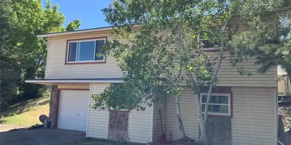 Image 2: House front Image 2: House front