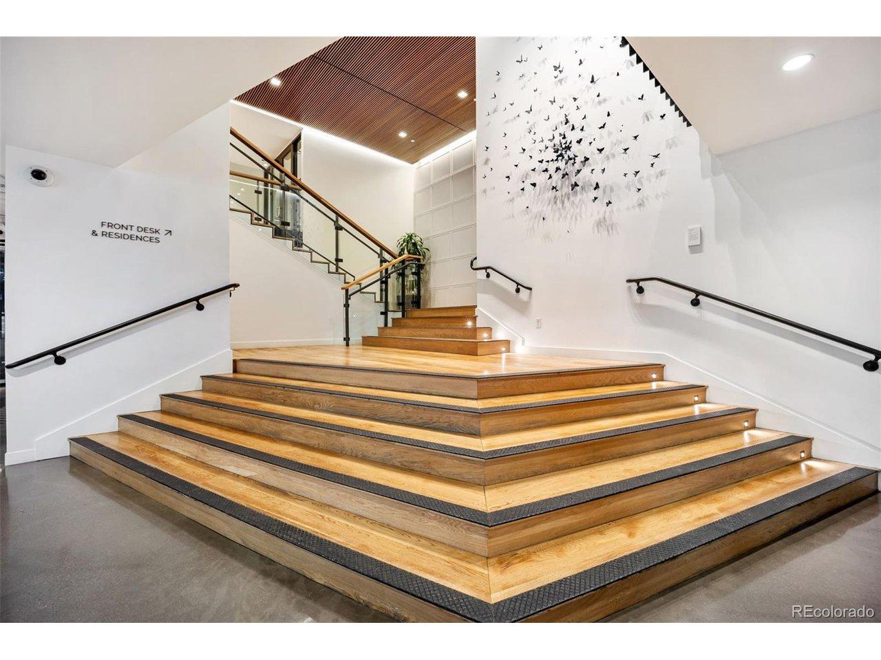 Image 3: Grand entrance to owners lobby Image 3: Grand entrance to owners lobby