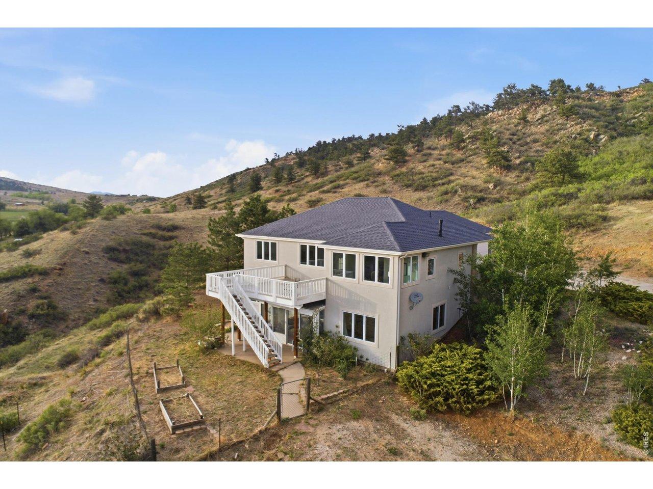 Image 3: Take in epic views of the surrounding valley from every window Image 3: Take in epic views of the surrounding valley from every window