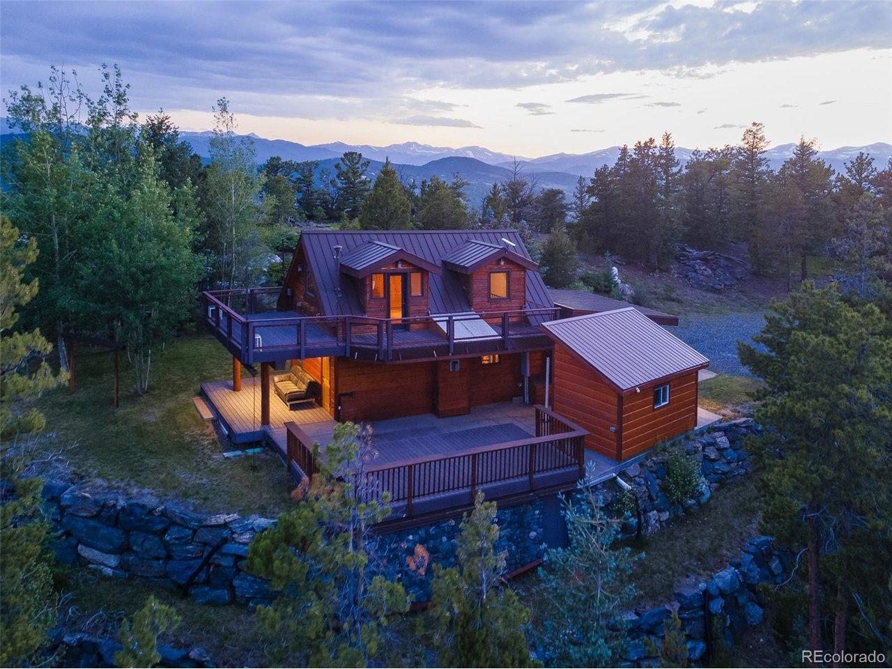 Image 3: Spendid View of the Luxury Lodge