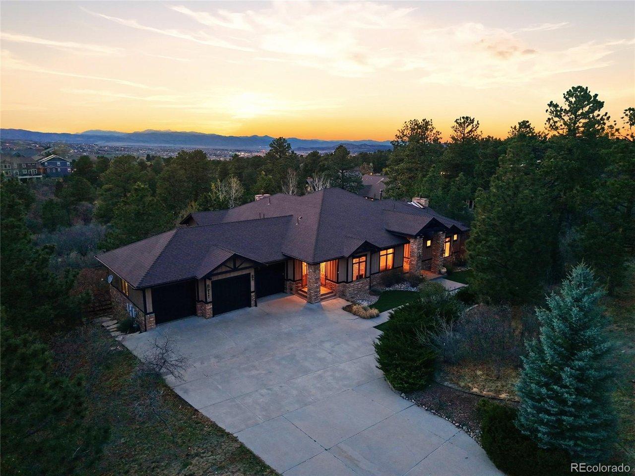 Image 1: 200 ft long private driveway, for this .87 acre yard. Comfort and Privacy... Image 1: 200 ft long private driveway, for this .87 acre yard. Comfort and Privacy...