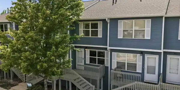 1890 Oakcrest Cir