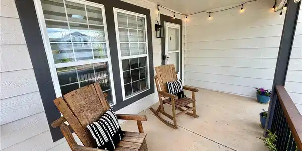 Image 4: Covered Porch Image 4: Covered Porch