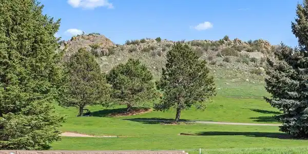 Image 2: Imagine these views out your backdoor!