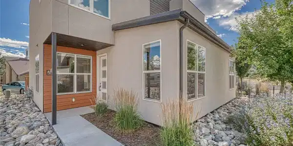 1005 Dezi Dr