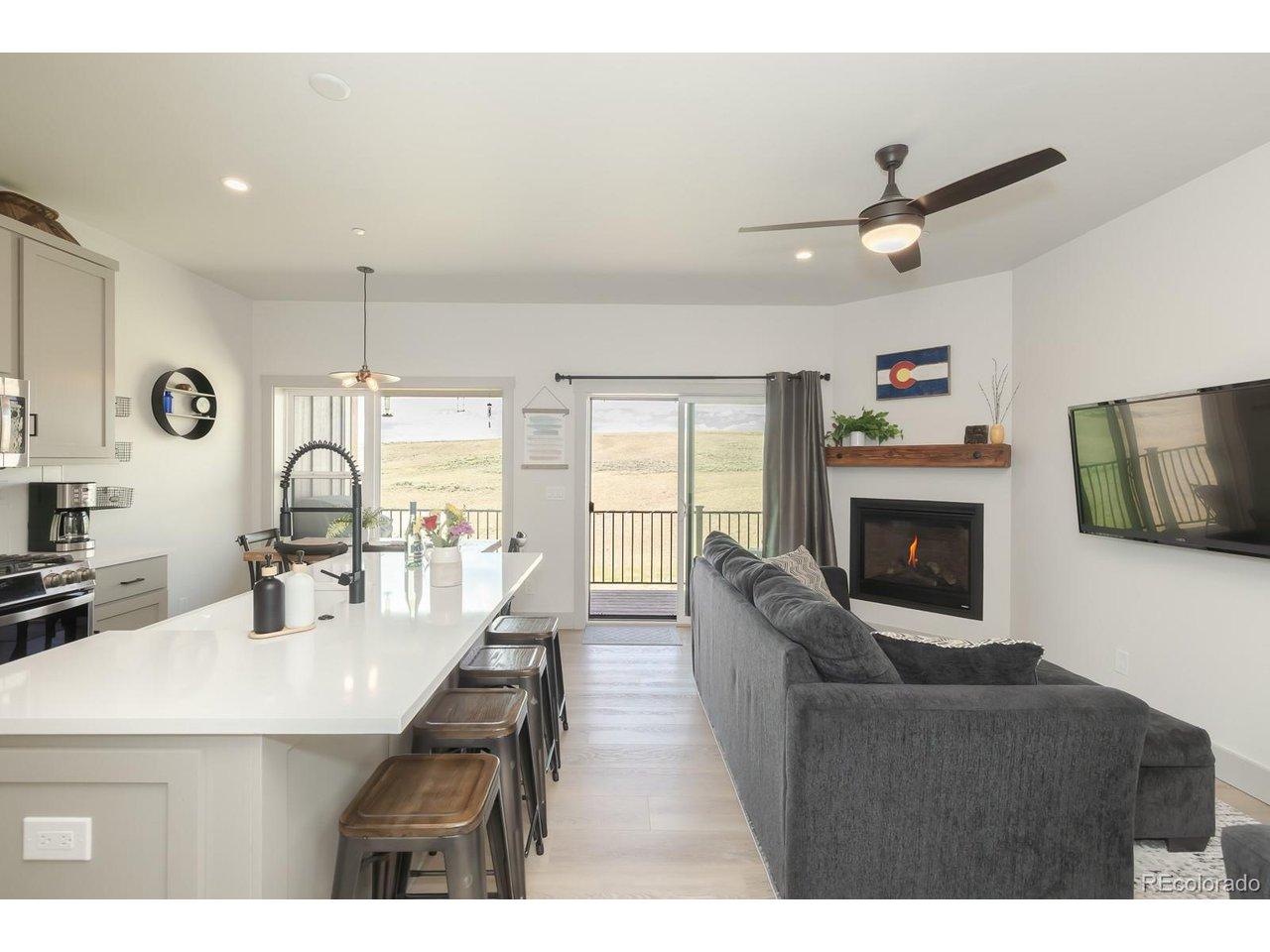 Image 4: Living Area Image 4: Living Area