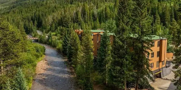 Image 3: Aerial view of the condo along the Snake River Image 3: Aerial view of the condo along the Snake River