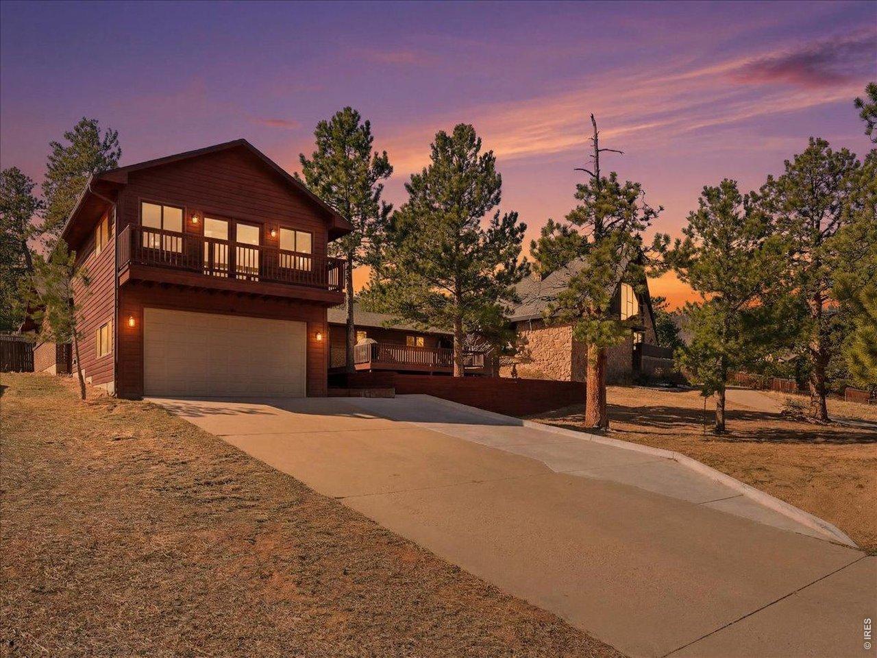 Image 1: Comfort & Style in Carriage Hills