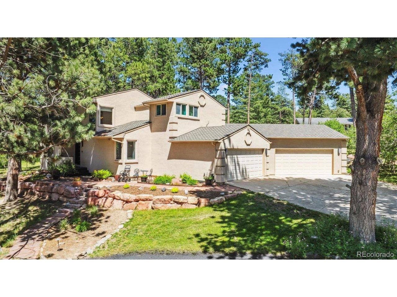 Image 1: Gorgeous stucco exterior