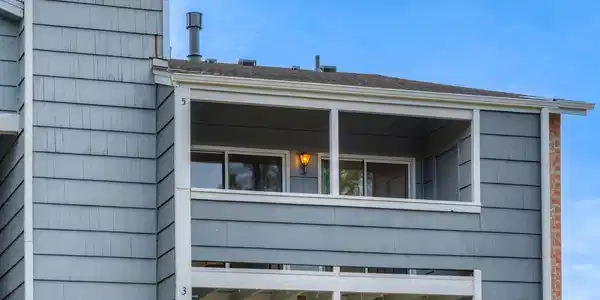 Image 2: Top Floor Unit