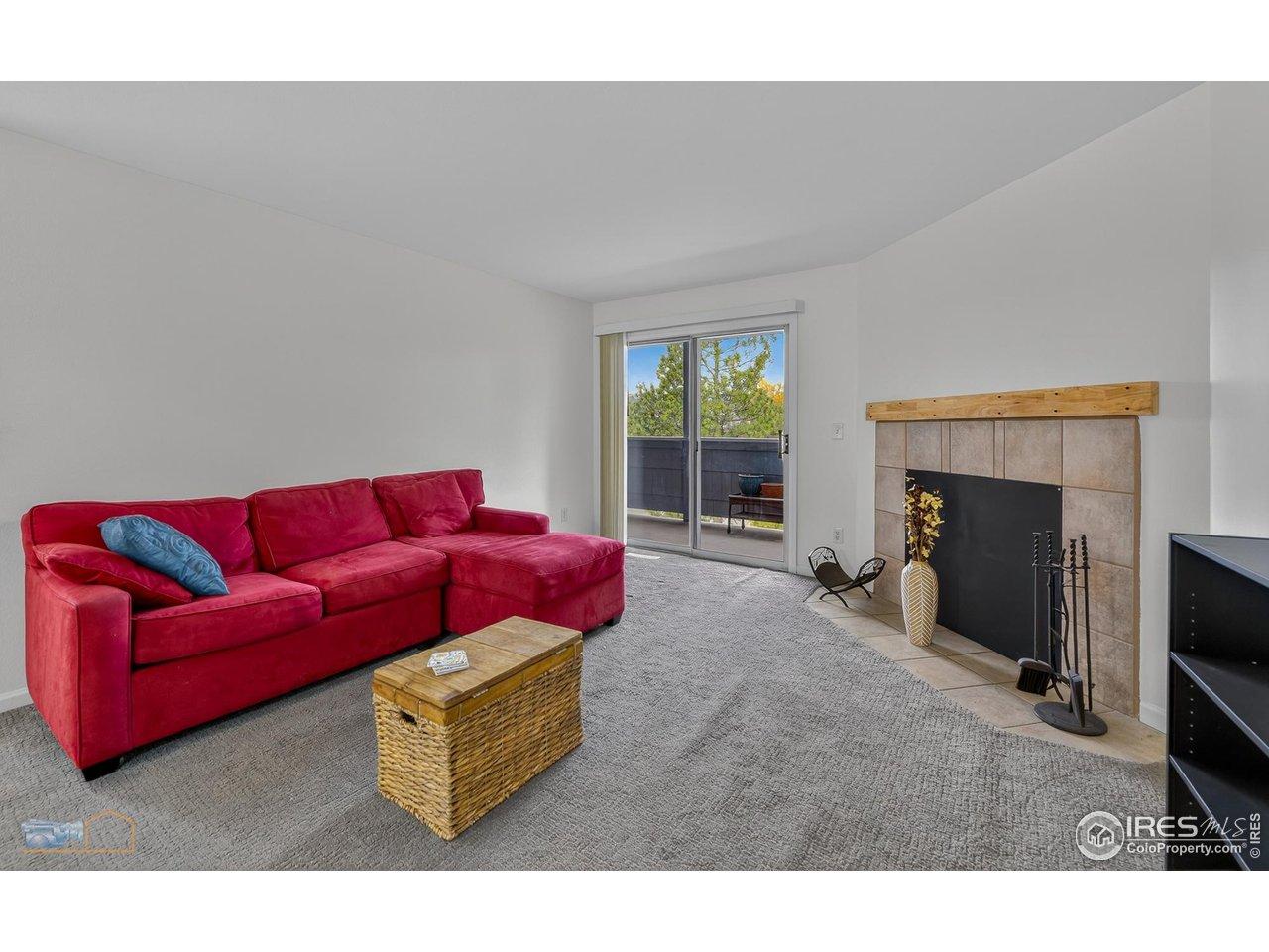 Image 4: Large Living Room Image 4: Large Living Room