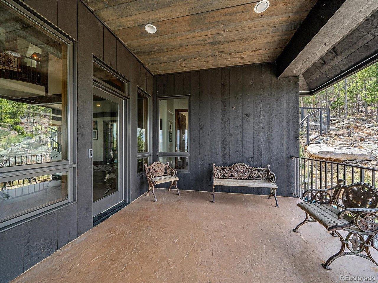 Image 4: Front porch Image 4: Front porch