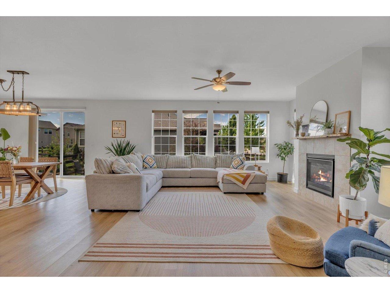 Image 4: Warm and inviting living room Image 4: Warm and inviting living room