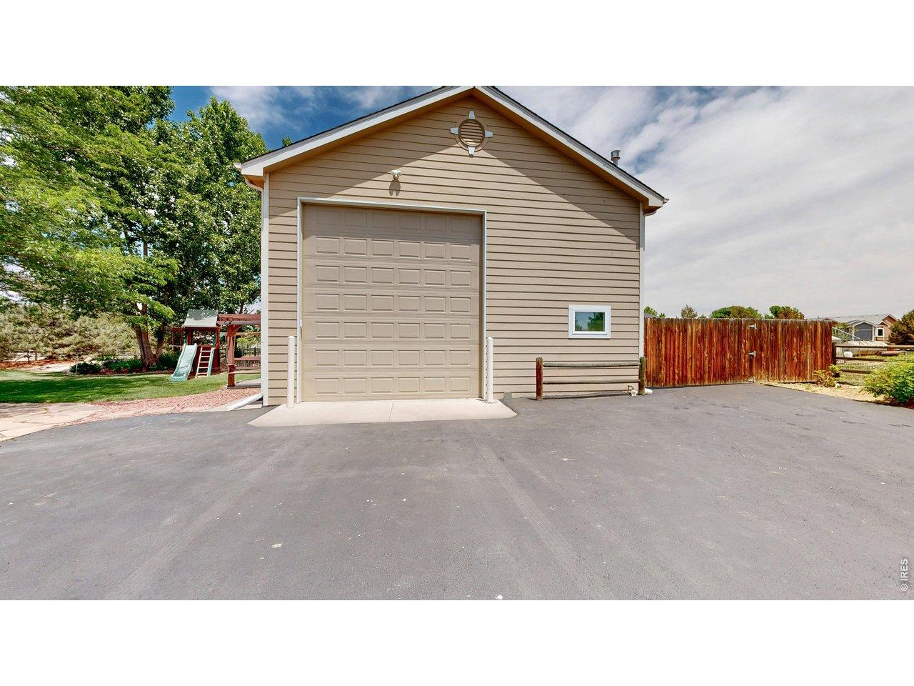 Image 3: Shop with 14 x 13 garage door perfect for your RV. Image 3: Shop with 14 x 13 garage door perfect for your RV.