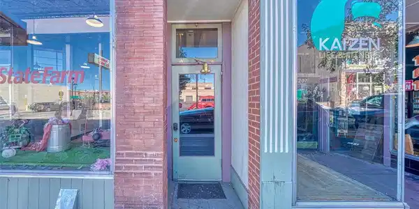 Image 3: Walk everywhere you need to go! Shopping, dining, hiking, Arkansas river surfing, night life, and so much more! Image 3: Walk everywhere you need to go! Shopping, dining, hiking, Arkansas river surfing, night life, and so much more!