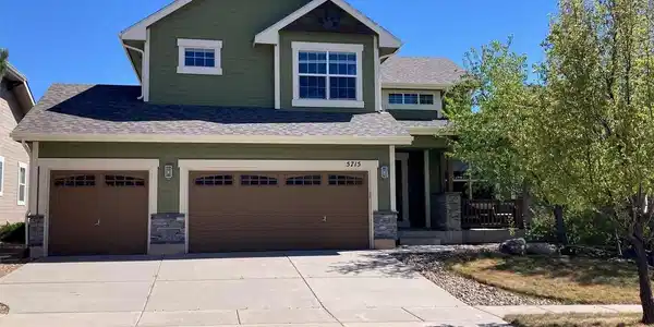 Image 2: The 3 car garage is a welcome feature. Image 2: The 3 car garage is a welcome feature.