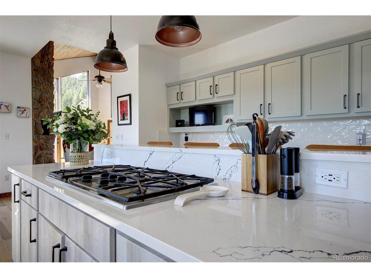 Image 4: gourmet kitchen