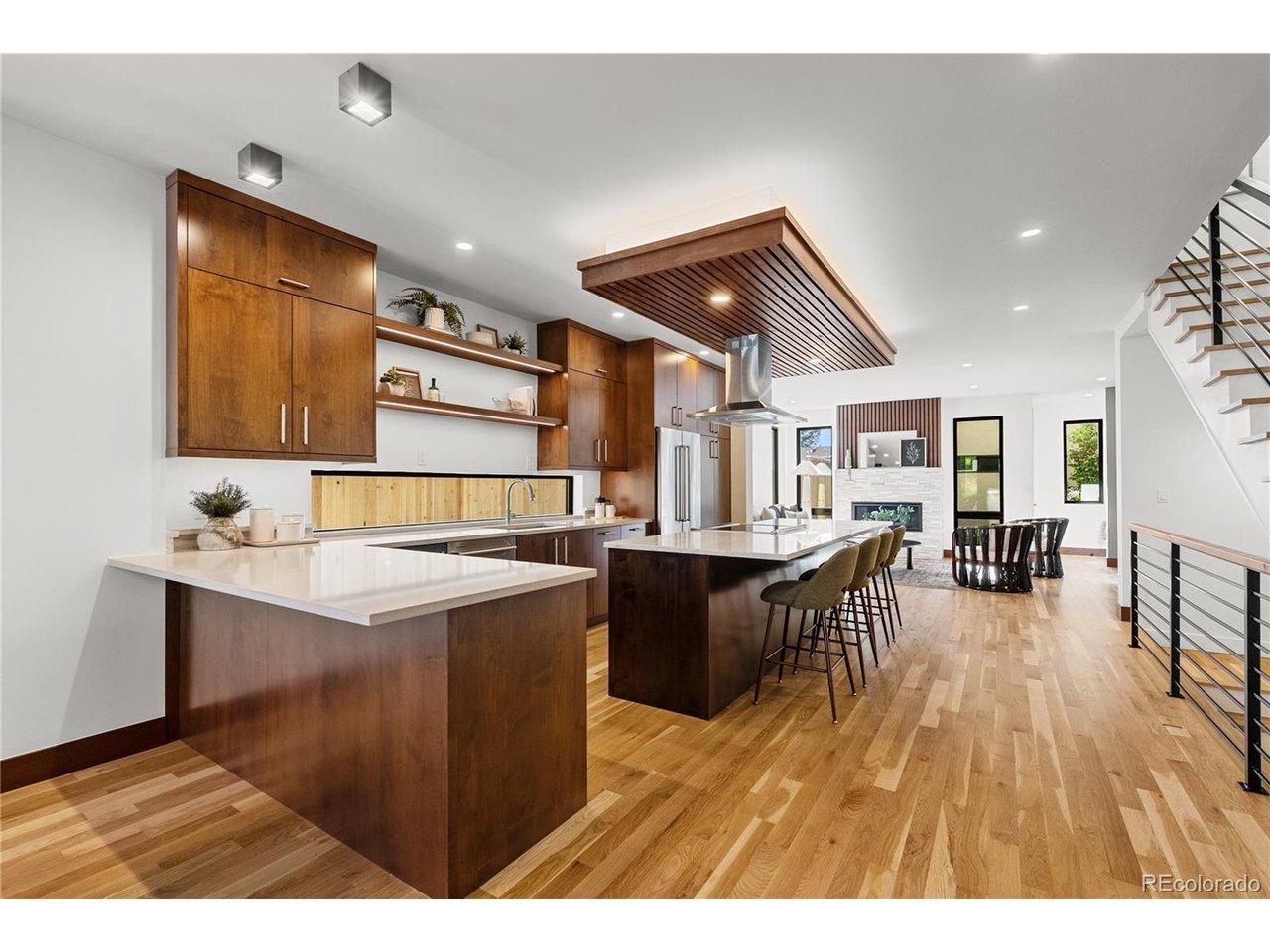 Image 3: Open concept kitchen