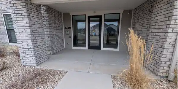 Image 2: Secure entry Image 2: Secure entry