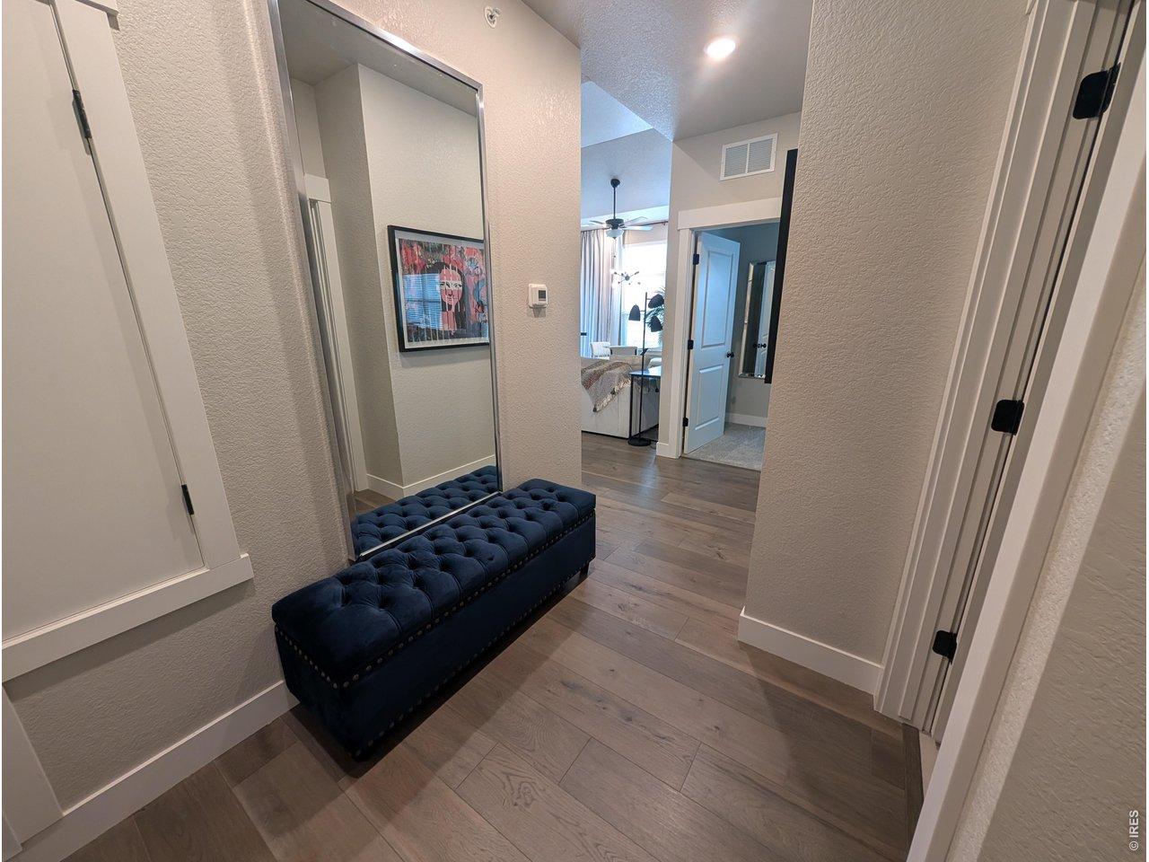 Image 4: Foyer