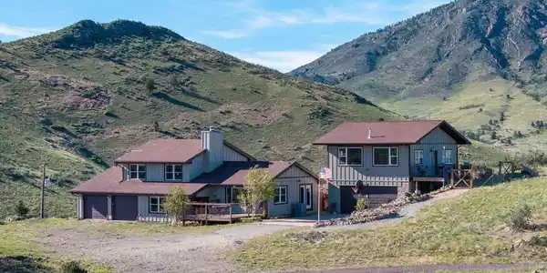 1050 Sunrise Dr