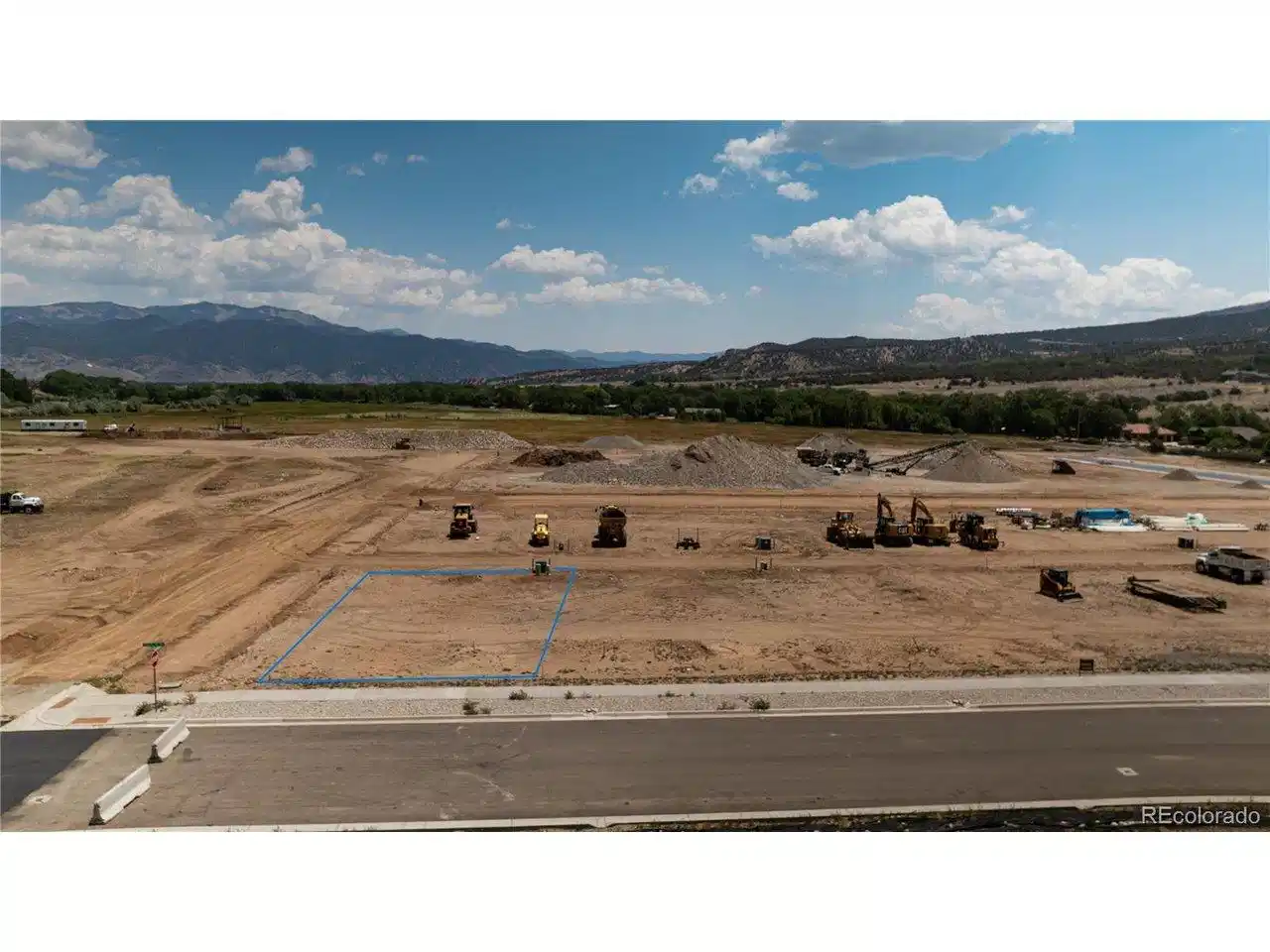 Image 1: platted for single- family residence- property lines not exact, for visual purposes only. Image 1: platted for single- family residence- property lines not exact, for visual purposes only.