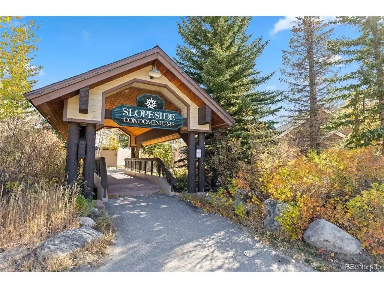 Image 1: The Main entrance to Slopeside Condominiums. Image 1: The Main entrance to Slopeside Condominiums.