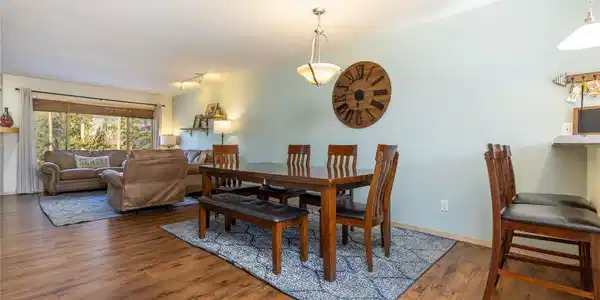 735 Lagoon Dr