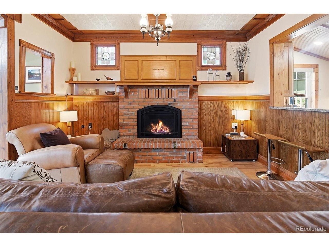 Image 3: Inviting great room with propane fireplace Image 3: Inviting great room with propane fireplace