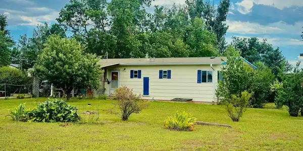 Image 3: Large Yard to make your own!
